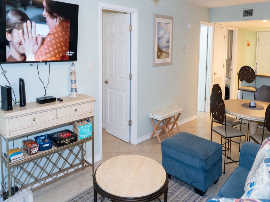 * Comfy Inside * Updated * Beach 50 yards away Vacation Rental in South Padre Island - RedAwning