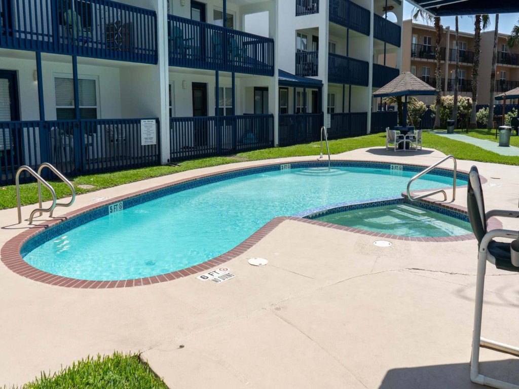 * Comfy Inside * Updated * Beach 50 yards away Vacation Rental in South Padre Island - RedAwning