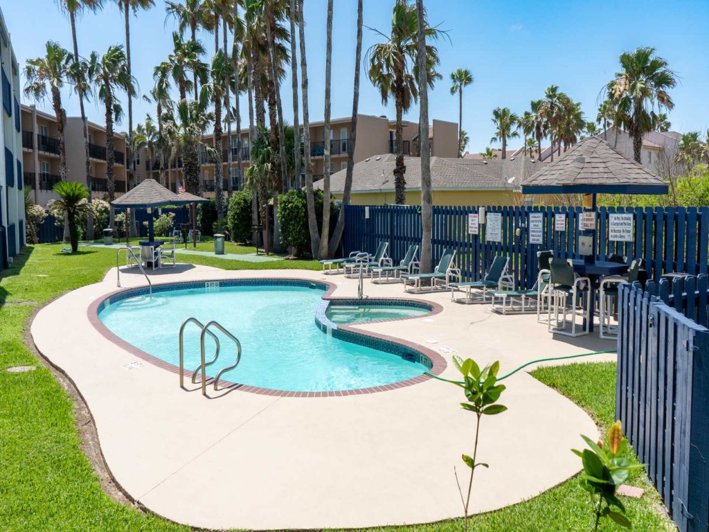 * Comfy Inside * Updated * Beach 50 yards away Vacation Rental in South Padre Island - RedAwning