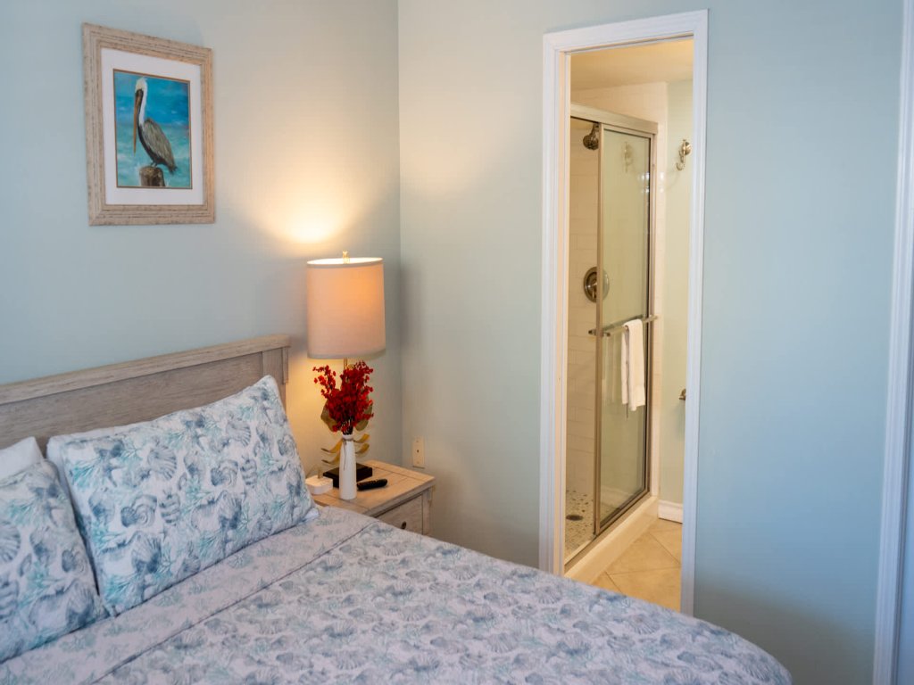 * Comfy Inside * Updated * Beach 50 yards away Vacation Rental in South Padre Island - RedAwning