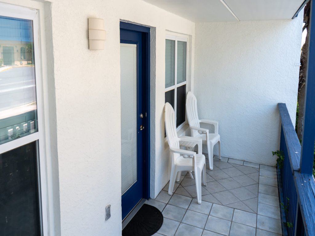 * Comfy Inside * Updated * Beach 50 yards away Vacation Rental in South Padre Island - RedAwning