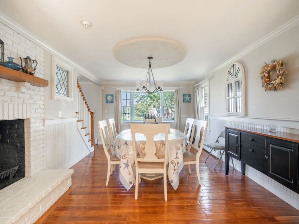 Immaculate Waterfront Beach House Vacation Rental in Massachusetts - RedAwning