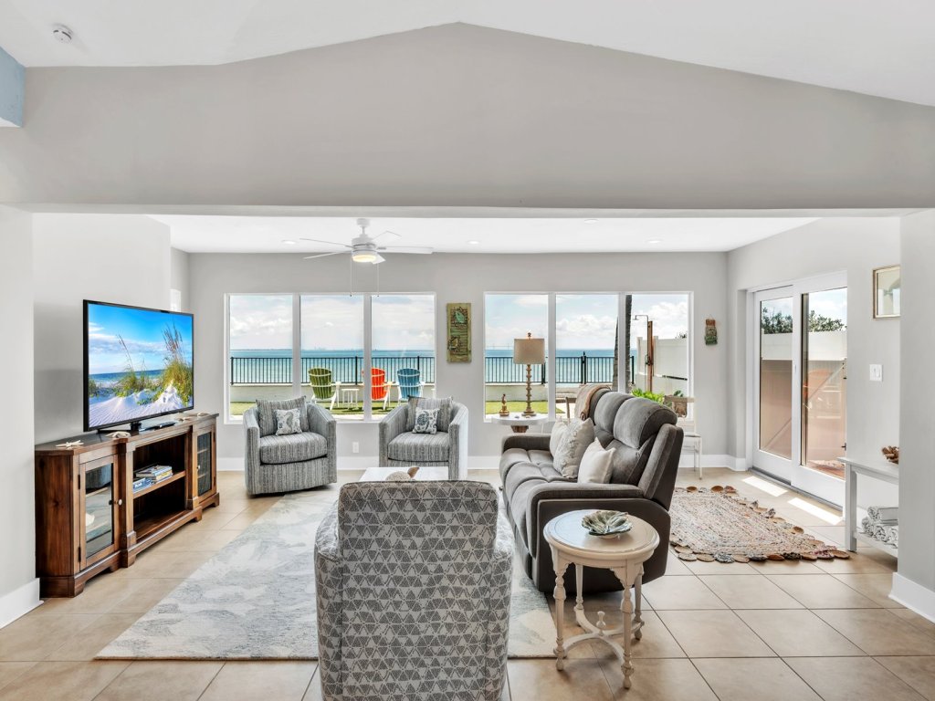 Casa Cay      Vacation Rental in Anna Maria - RedAwning