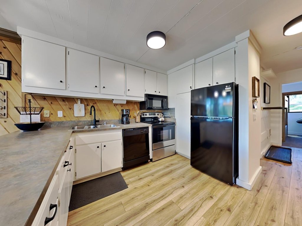 Spacious Slopeside Location (Unit 542 at 1849) Vacation Rental in Mammoth Lakes - RedAwning