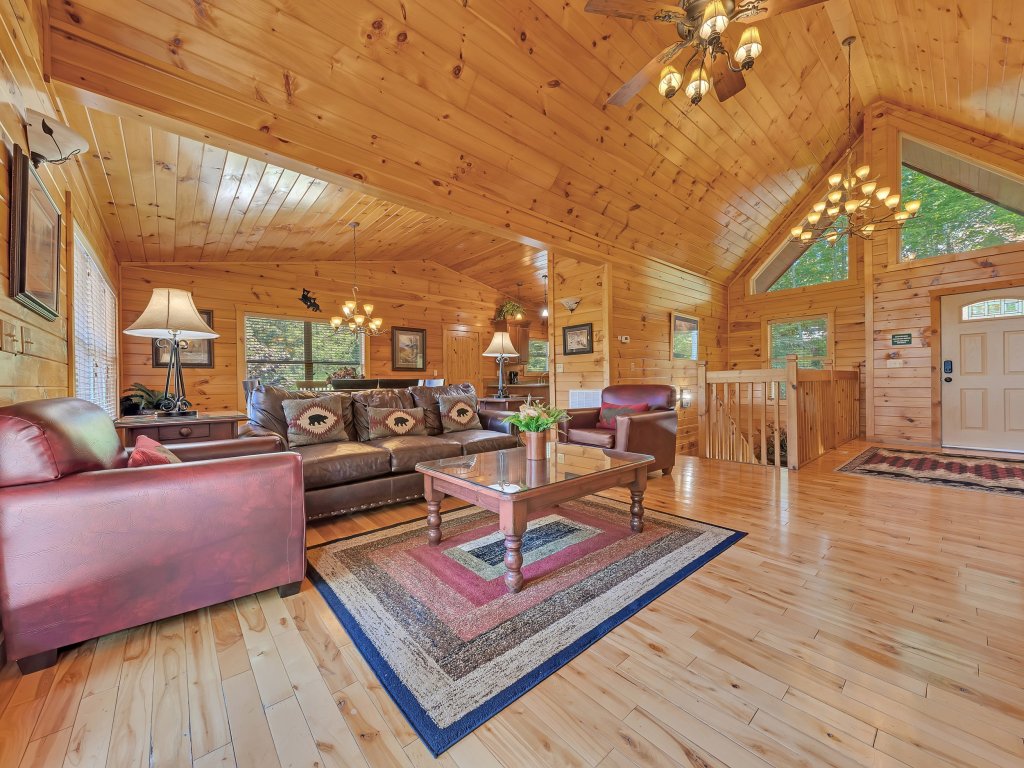 Moonshine Hollow Vacation Rental in Gatlinburg - RedAwning