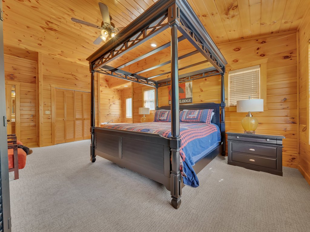 Moonshine Hollow Vacation Rental in Gatlinburg - RedAwning