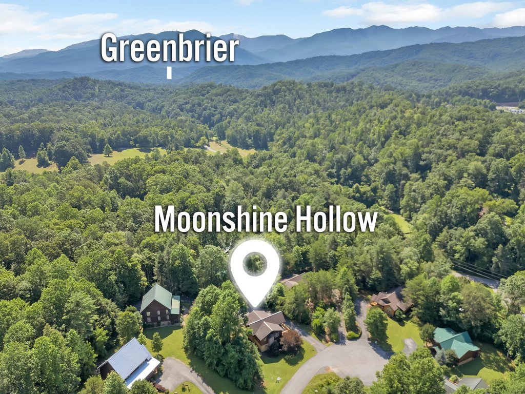 Moonshine Hollow Vacation Rental in Gatlinburg - RedAwning