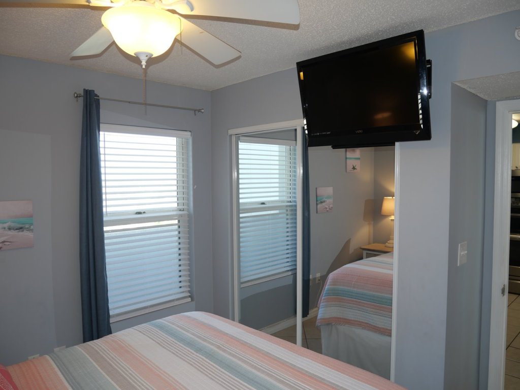 Pelican Beach 1612 Vacation Rental in Destin - RedAwning