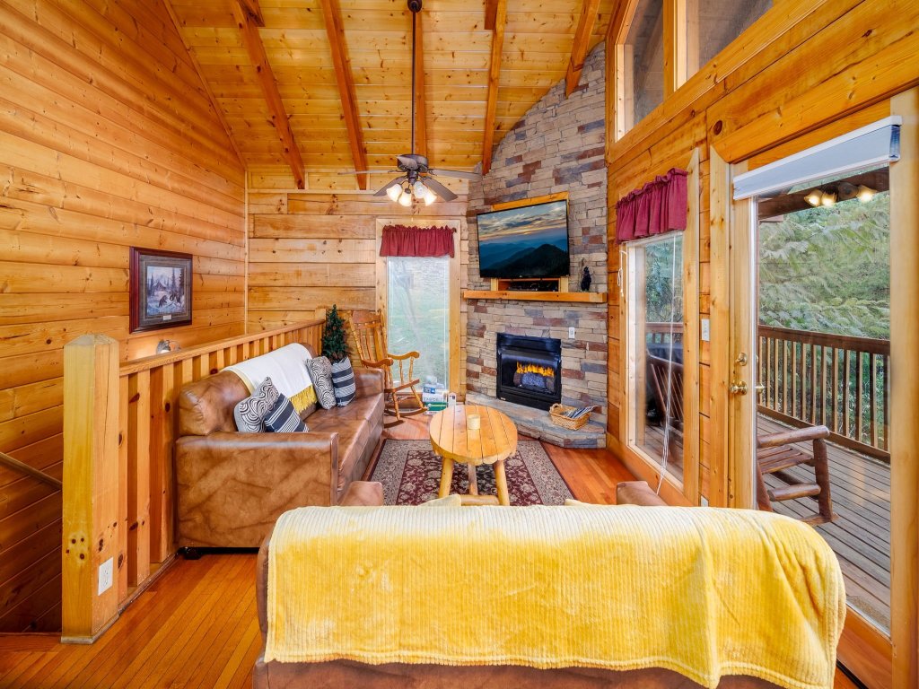 ERN812 - Eagles Perch Vacation Rental in Pigeon Forge - RedAwning