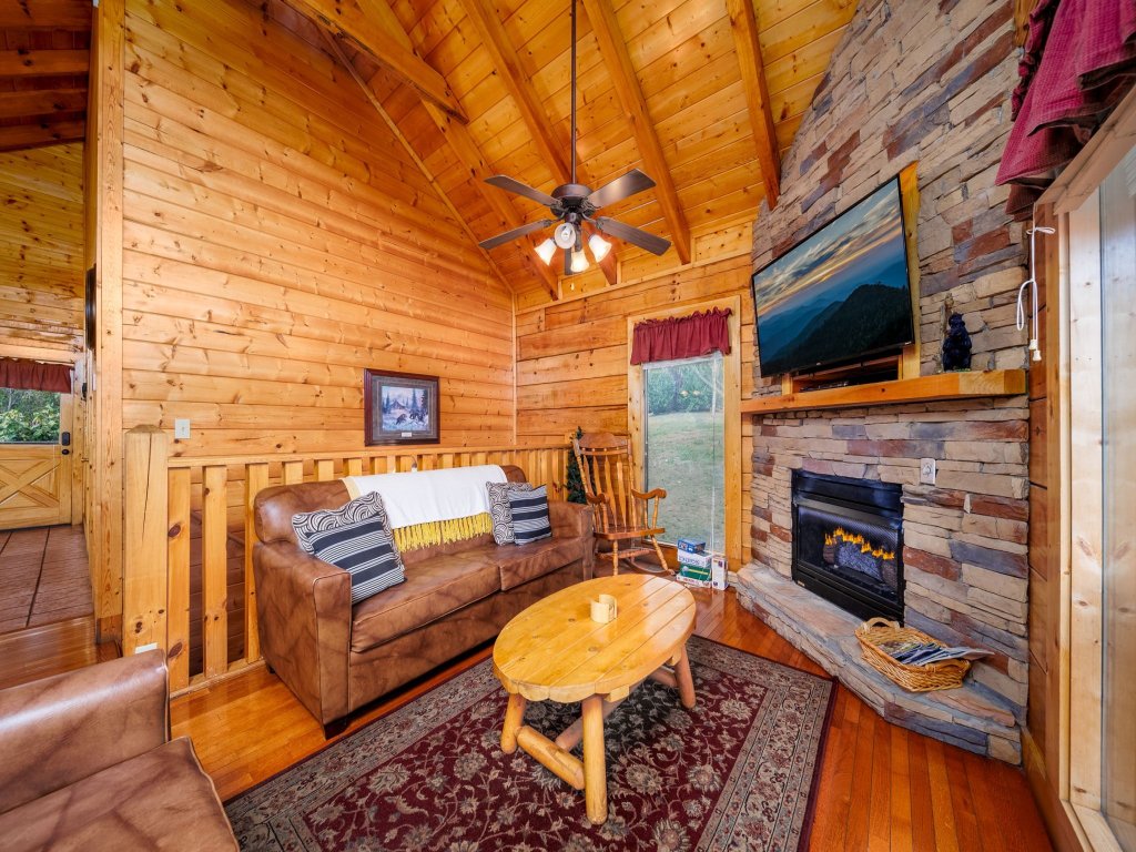 ERN812 - Eagles Perch Vacation Rental in Pigeon Forge - RedAwning