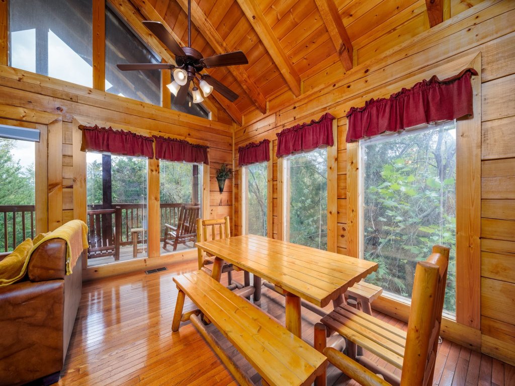 ERN812 - Eagles Perch Vacation Rental in Pigeon Forge - RedAwning