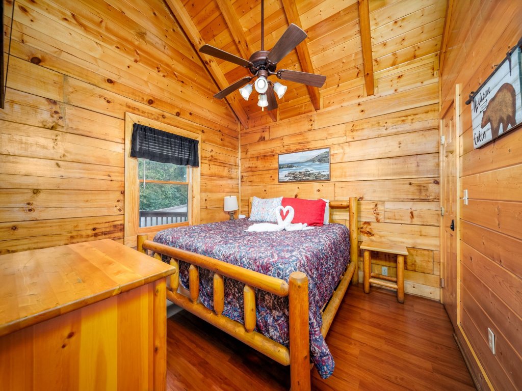 ERN812 - Eagles Perch Vacation Rental in Pigeon Forge - RedAwning
