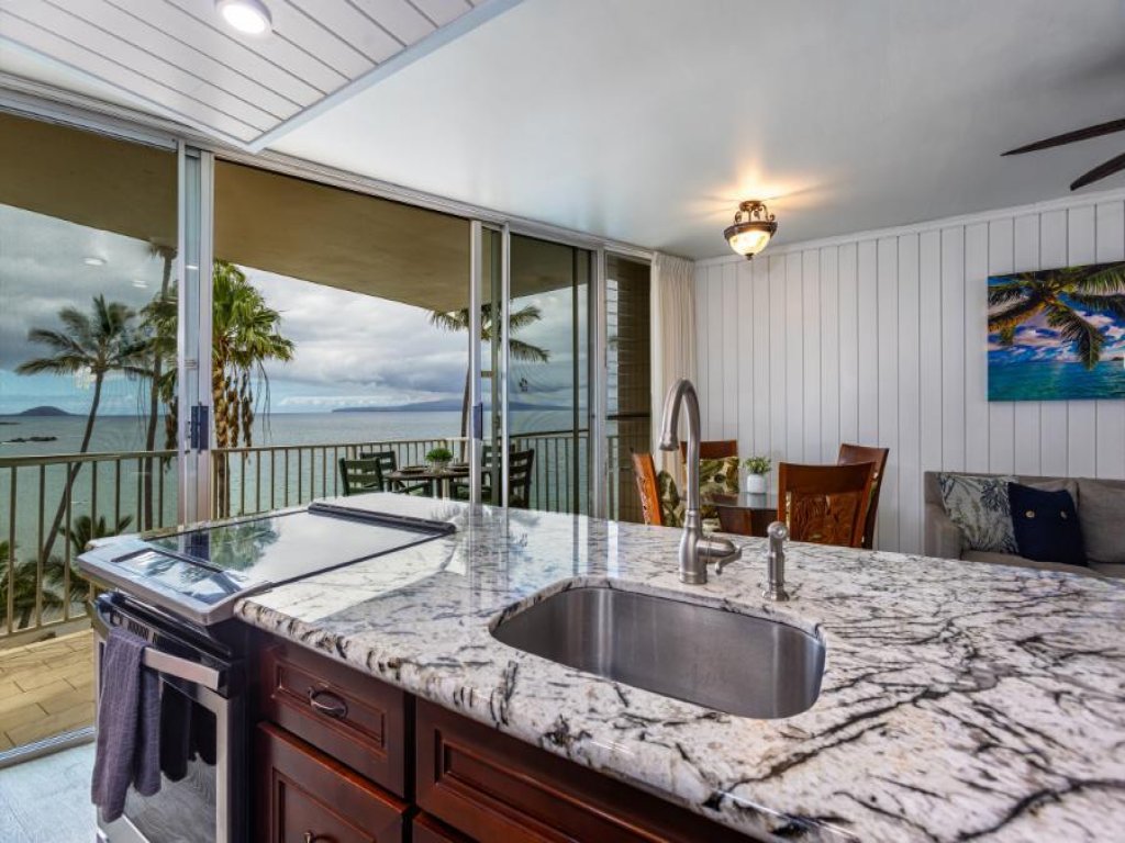Gorgeous Oceanfront Condo!  - Kamaole Nalu #504 Vacation Rental in Hawaii - RedAwning