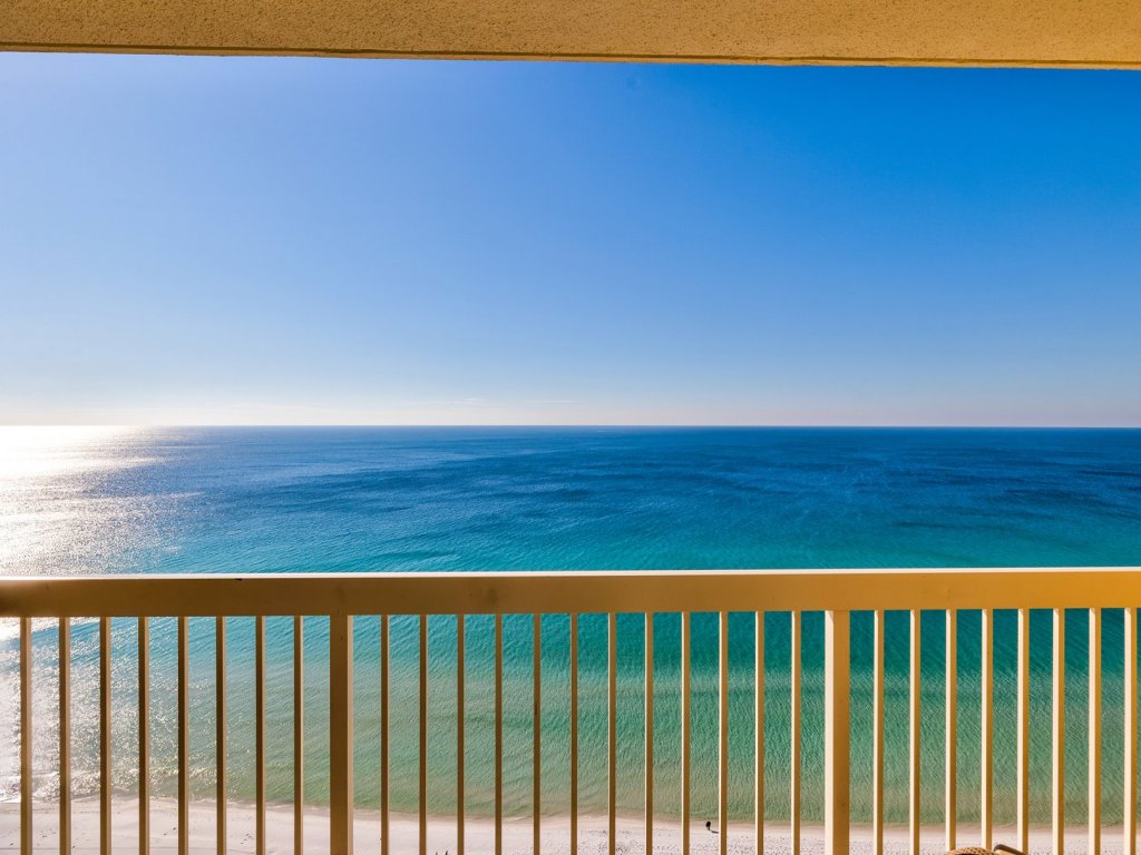 Pelican Beach 2008 Vacation Rental in Destin - RedAwning