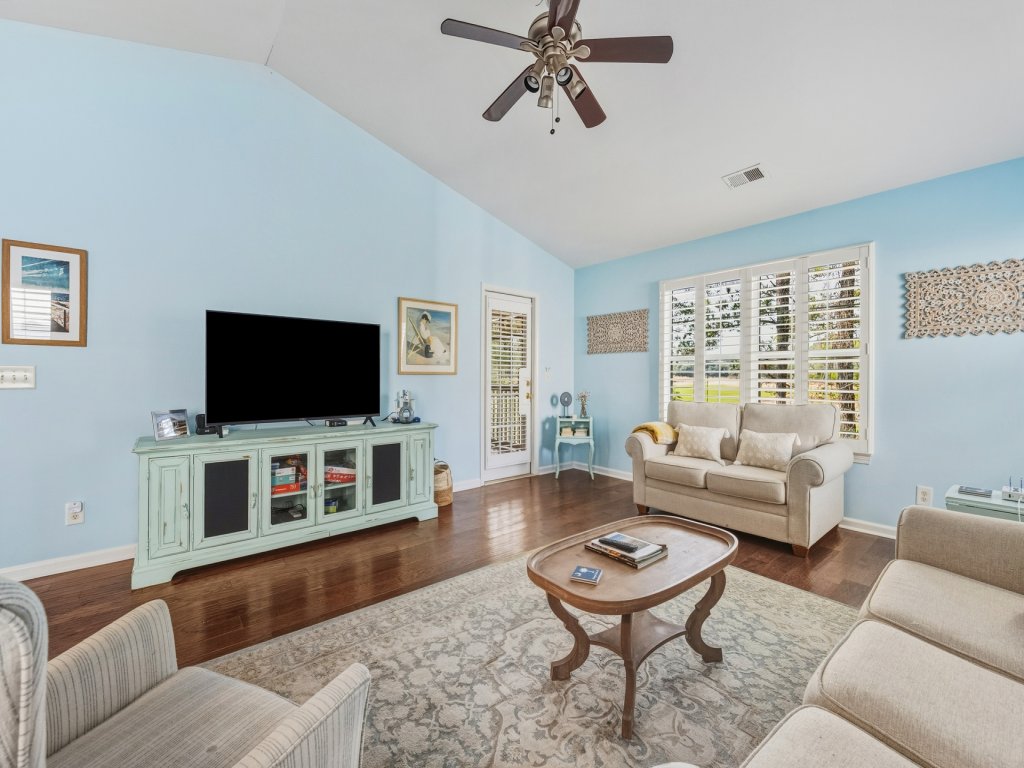 35D True Blue on 10th Hole Vacation Rental in Pawleys Island - RedAwning