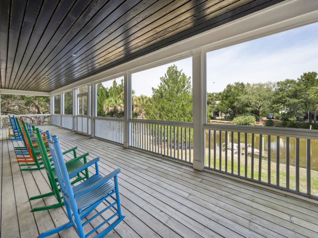 Folk Art Oasis Vacation Rental in South Carolina - RedAwning