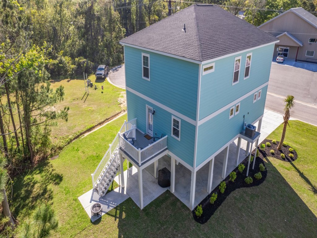 Beach Cruiser Cottage Vacation Rental in Pawleys Island - RedAwning