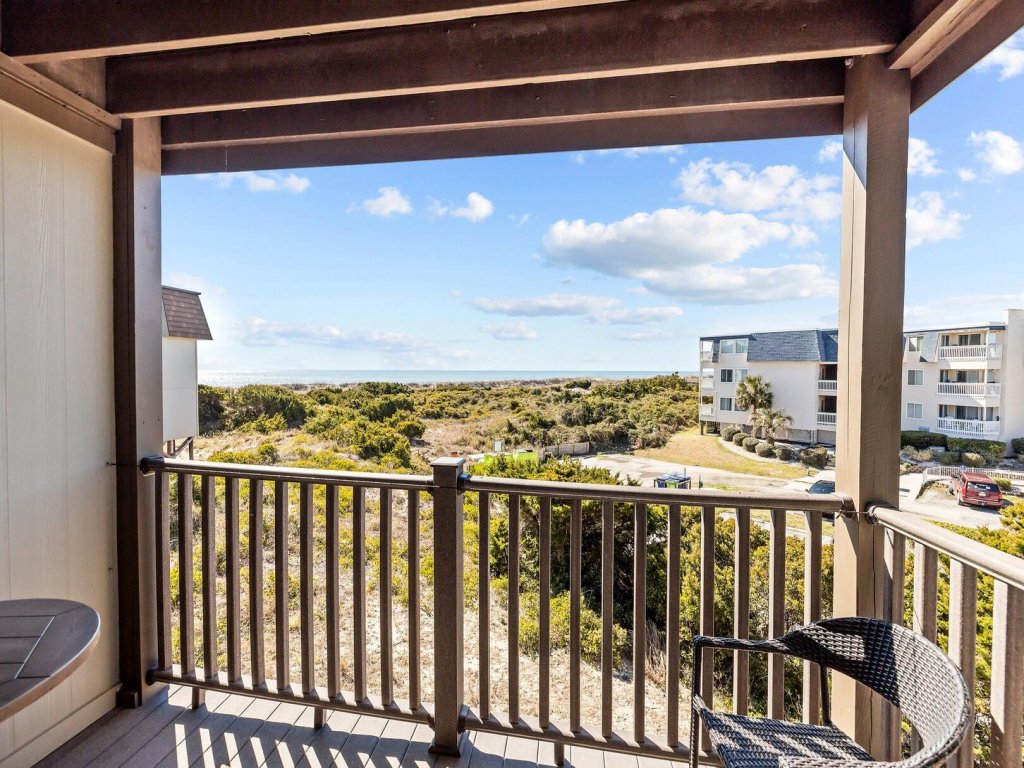 Southwinds G10 Vacation Rental in North Carolina - RedAwning