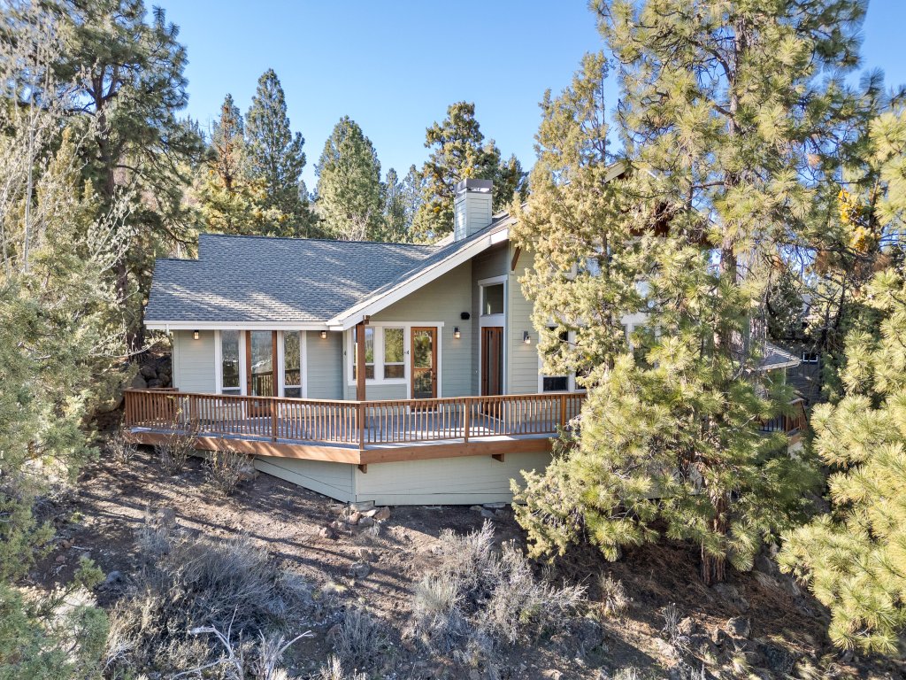 Lucy Lou 30 Day Minimum Vacation Rental in Bend - RedAwning