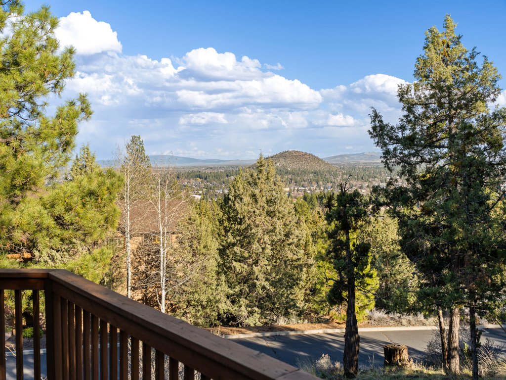 Lucy Lou 30 Day Minimum Vacation Rental in Bend - RedAwning