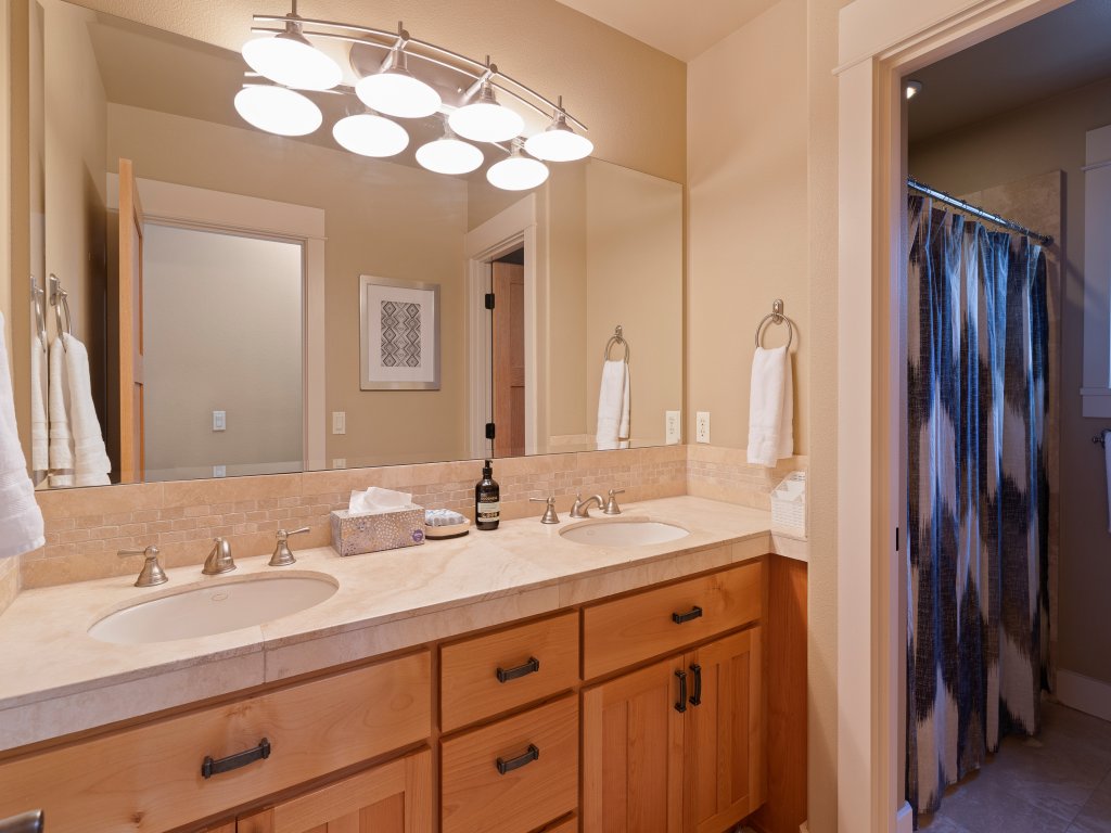 Lucy Lou 30 Day Minimum Vacation Rental in Bend - RedAwning