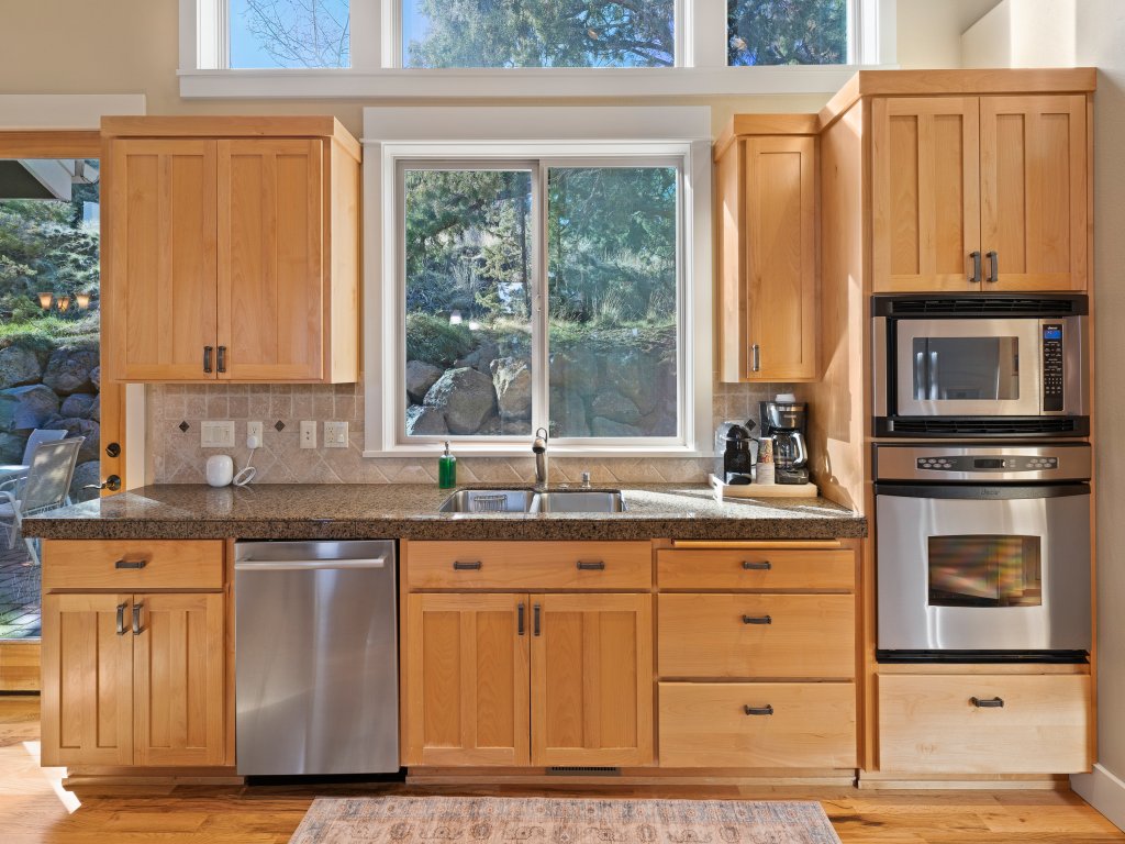 Lucy Lou 30 Day Minimum Vacation Rental in Bend - RedAwning