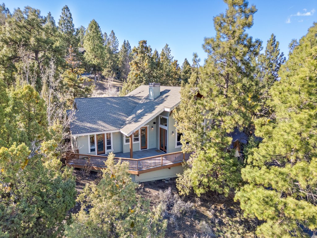 Lucy Lou 30 Day Minimum Vacation Rental in Bend - RedAwning