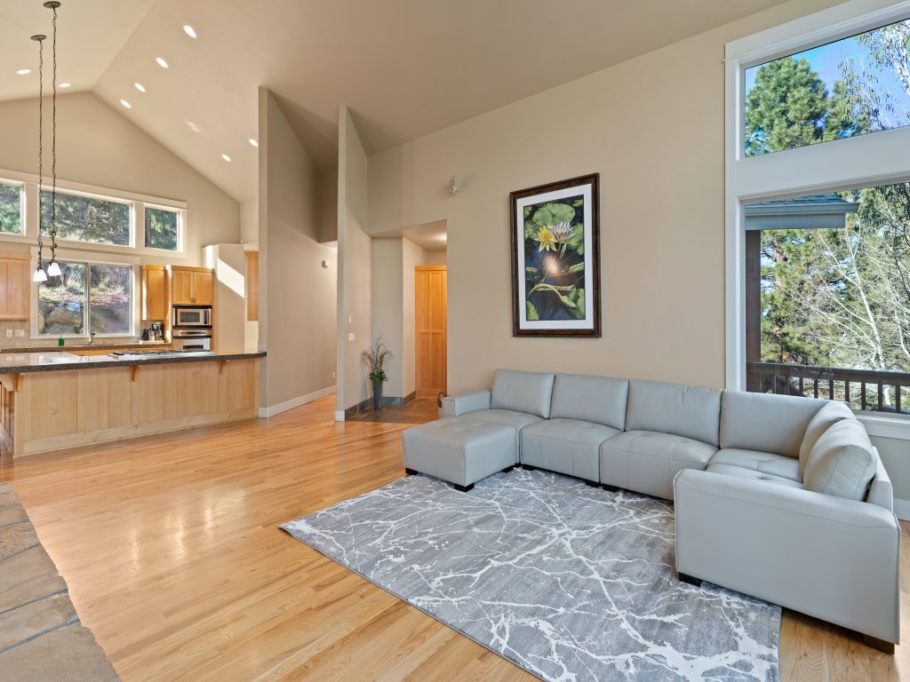 Lucy Lou 30 Day Minimum Vacation Rental in Bend - RedAwning