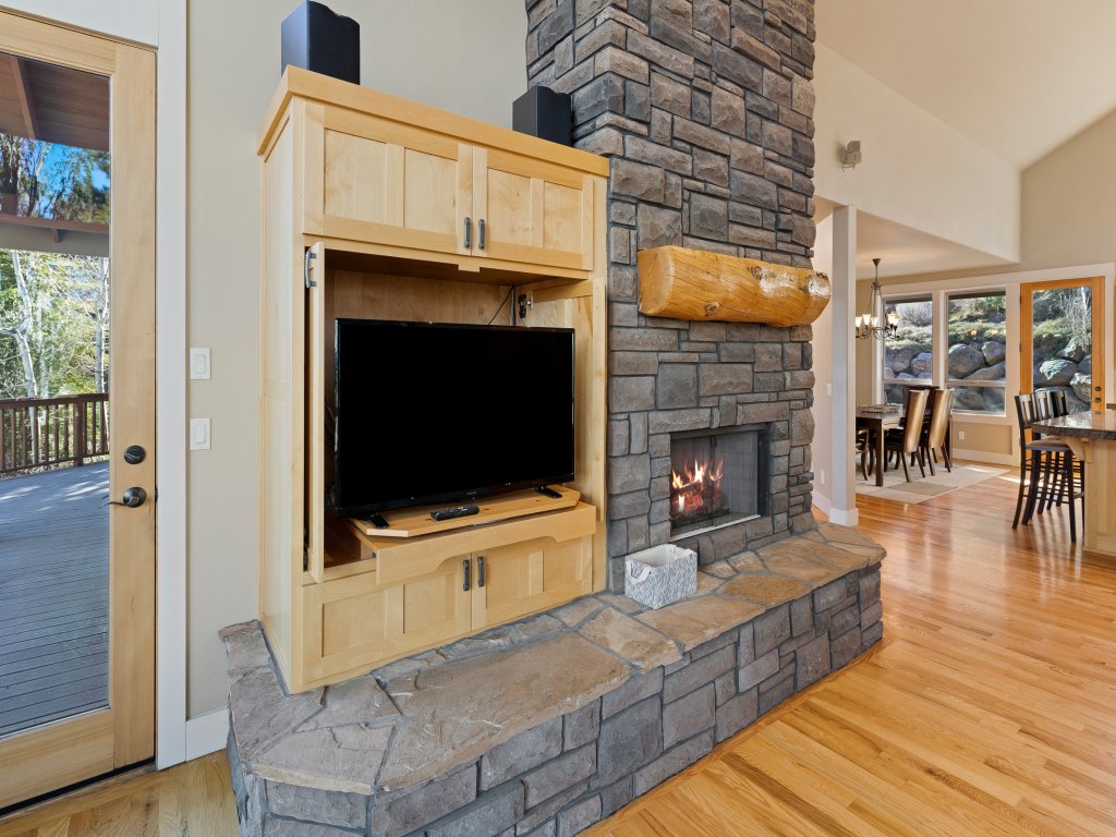 Lucy Lou 30 Day Minimum Vacation Rental in Bend - RedAwning