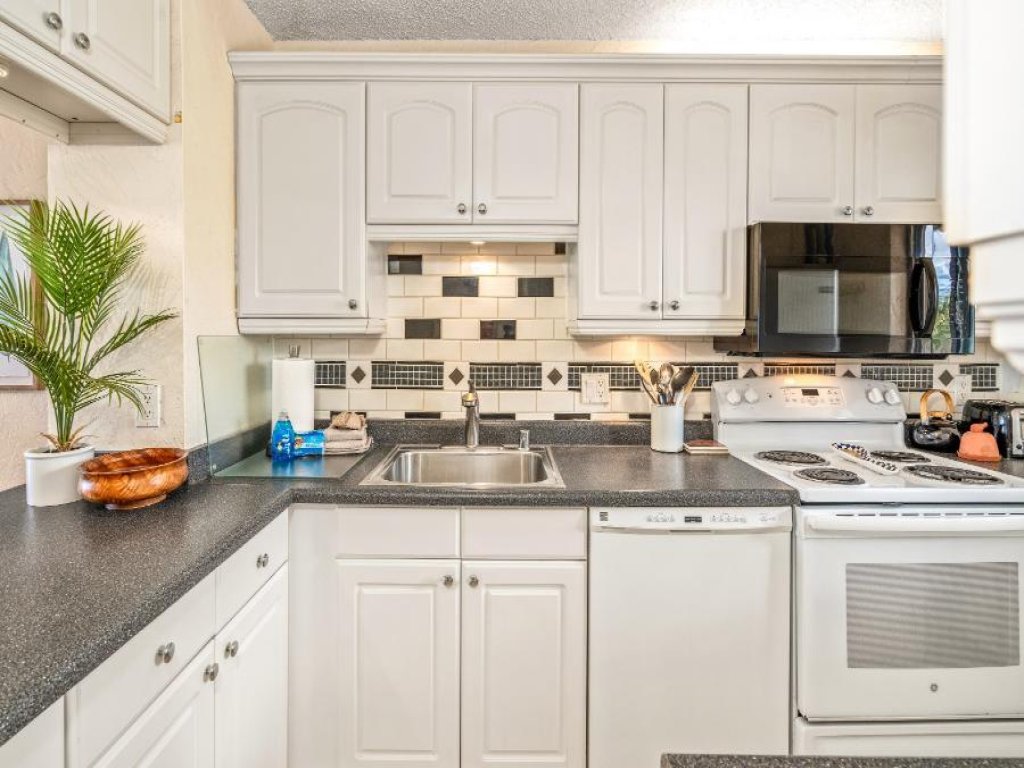 MENEHUNE SHORES, #517** Vacation Rental in Hawaii - RedAwning