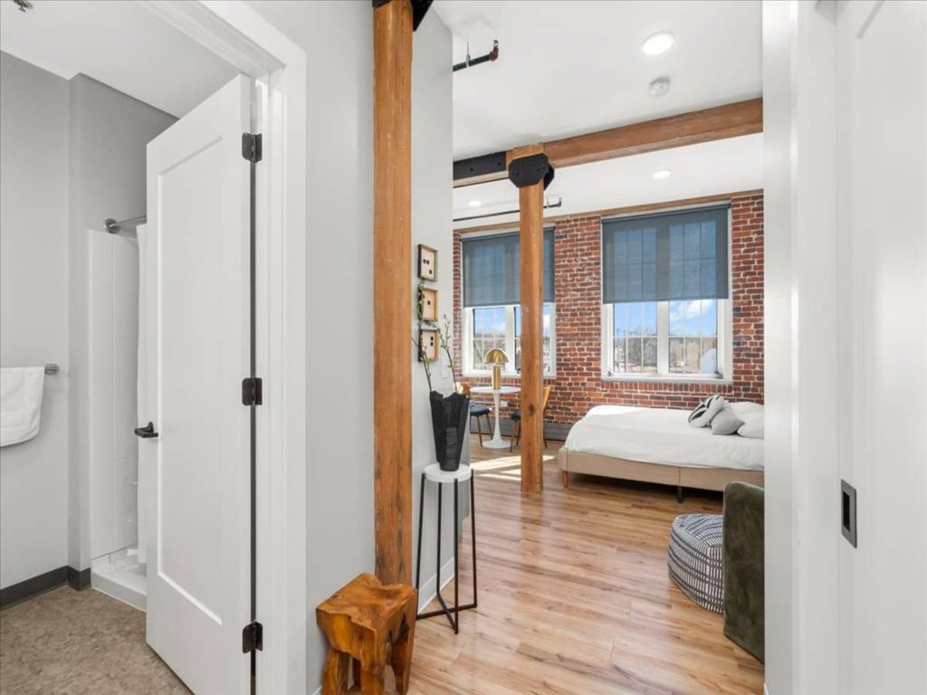 Unit 321: Artist's Retreat in Manchester, NH! Vacation Rental in New Hampshire - RedAwning