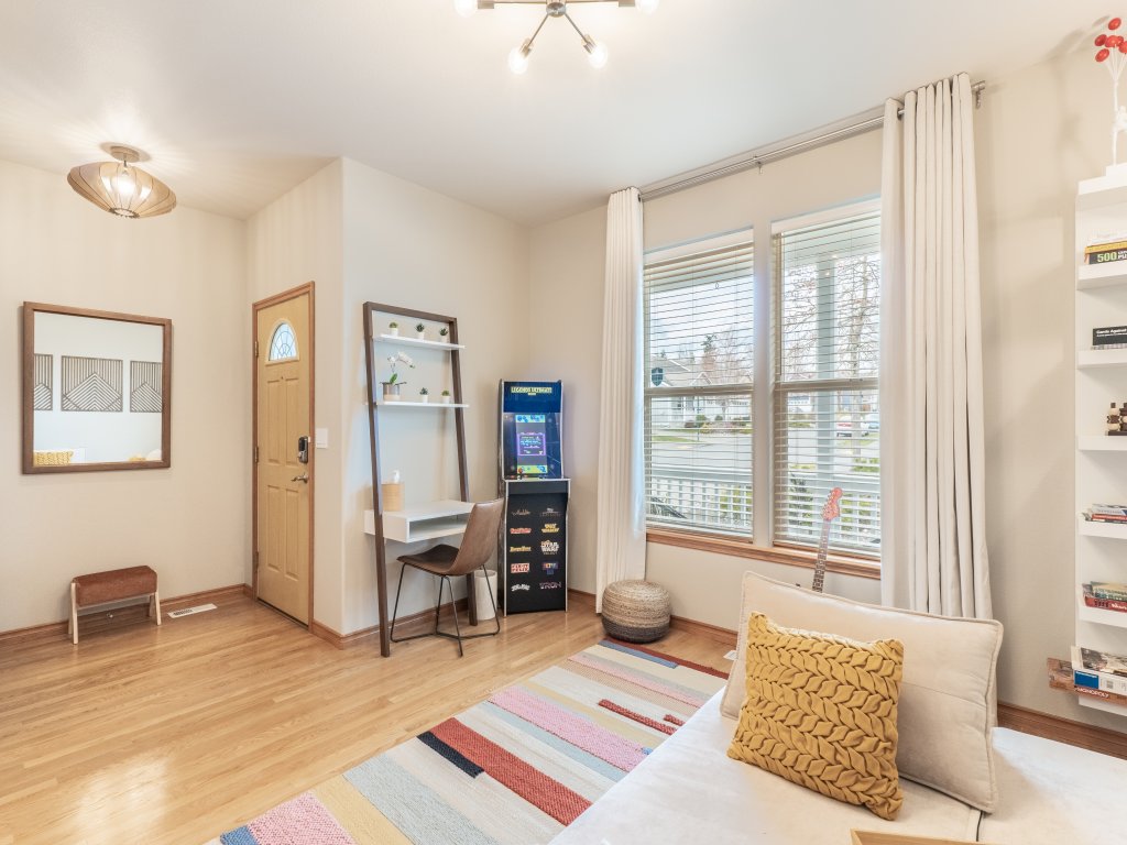 FIFA 2026 3BR + Daybed Midway | Near Seattle & Vancouver Vacation Rental in Washington - RedAwning