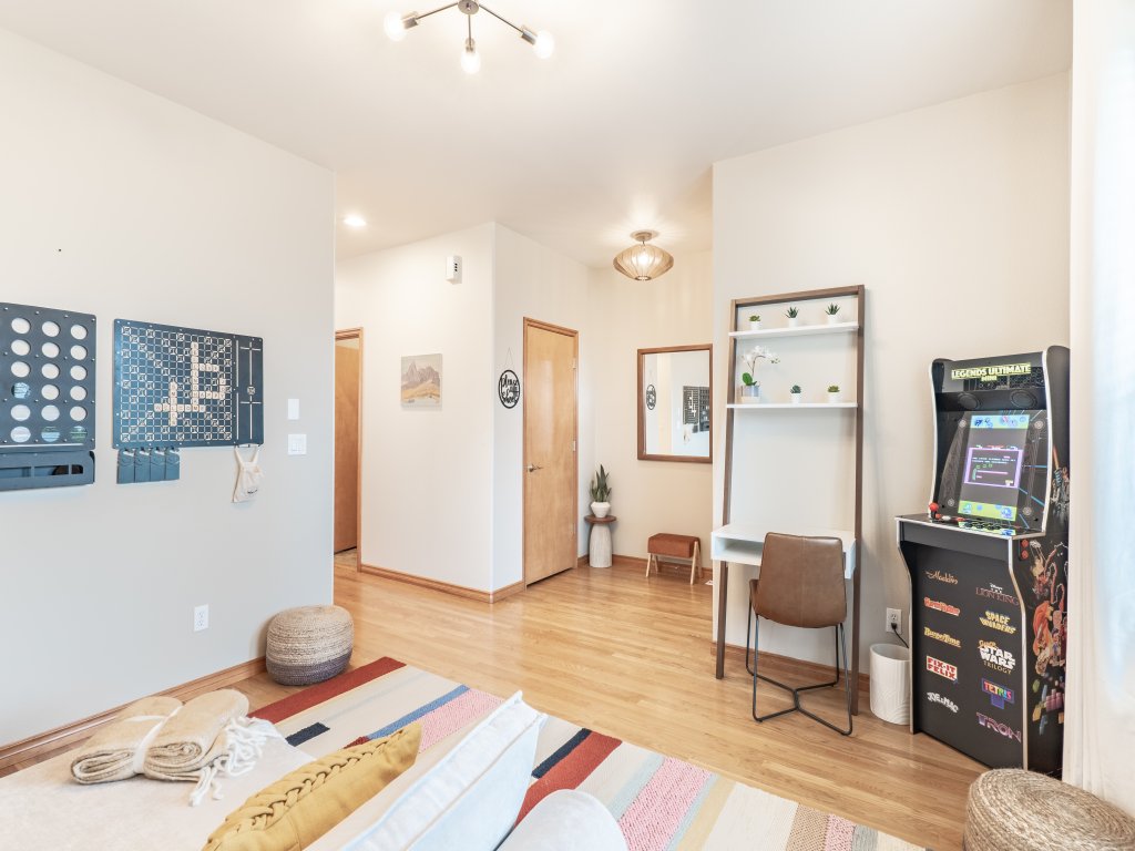 FIFA 2026 3BR + Daybed Midway | Near Seattle & Vancouver Vacation Rental in Washington - RedAwning