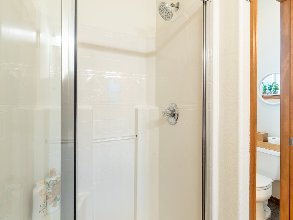 FIFA 2026 3BR + Daybed Midway | Near Seattle & Vancouver Vacation Rental in Washington - RedAwning