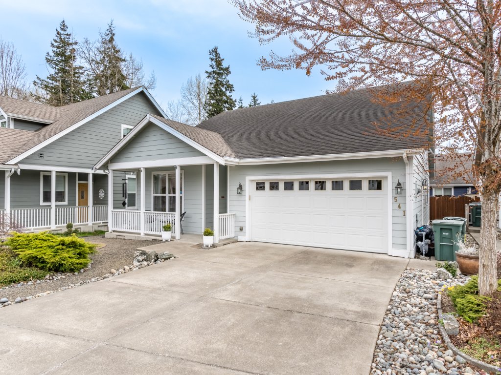 FIFA 2026 3BR + Daybed Midway | Near Seattle & Vancouver Vacation Rental in Washington - RedAwning