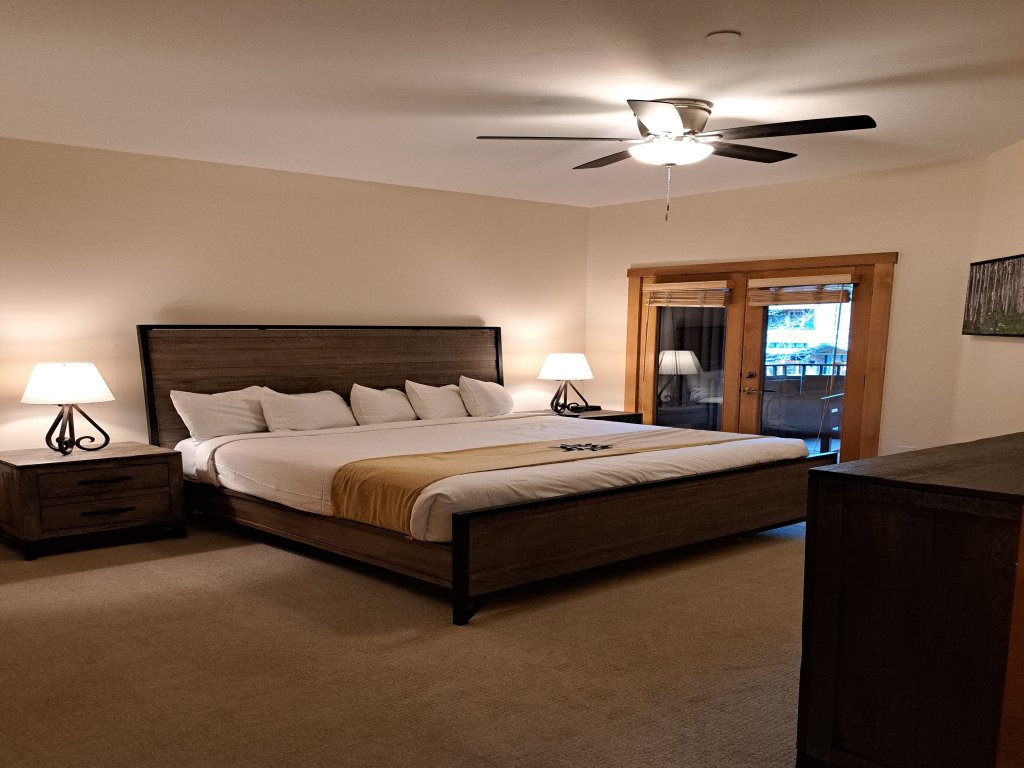 Beautiful 2BR in River Run - Kids Ski Free! Vacation Rental in Dillon - RedAwning