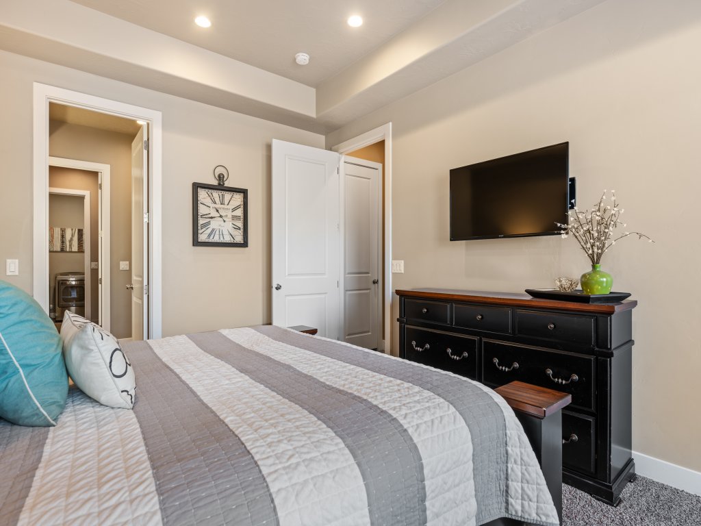 Zion's Edge Vacation Rental in Utah - RedAwning