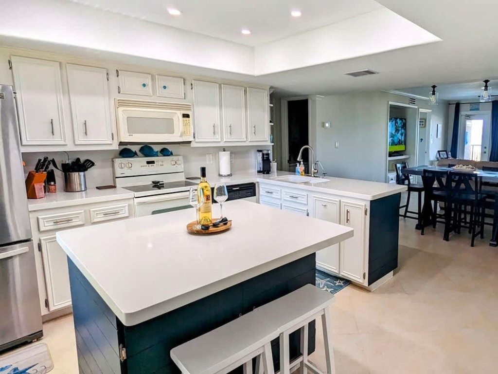 High Floor 3BR Corner, Beachfront Saida Towers SPI Vacation Rental in South Padre Island - RedAwning