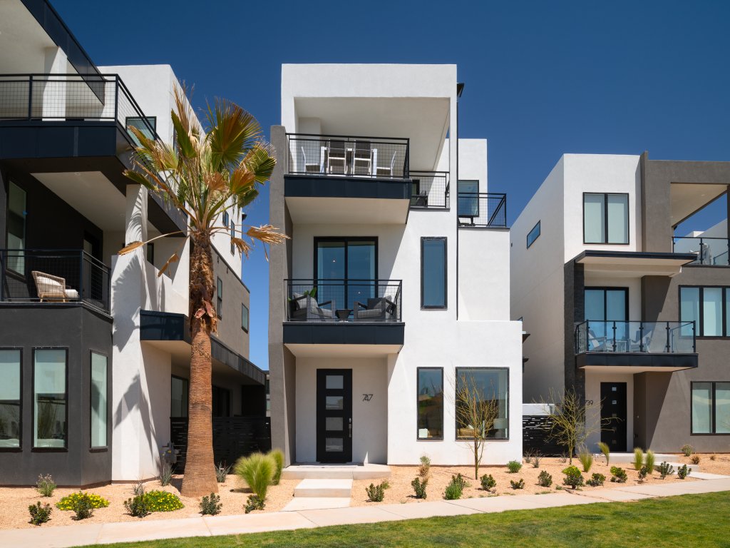 The Sapphire Blanc Vacation Rental in St. George - RedAwning