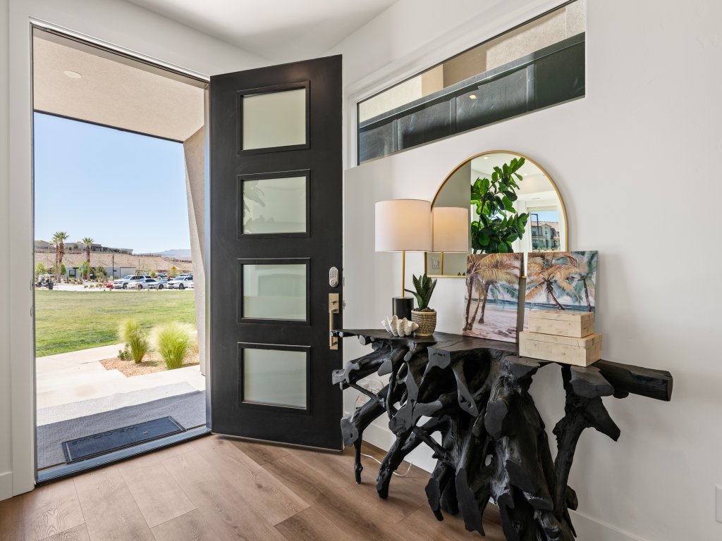 The Sapphire Blanc Vacation Rental in St. George - RedAwning