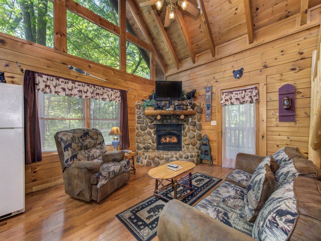 Bear Secrets Vacation Rental in Sevierville - RedAwning