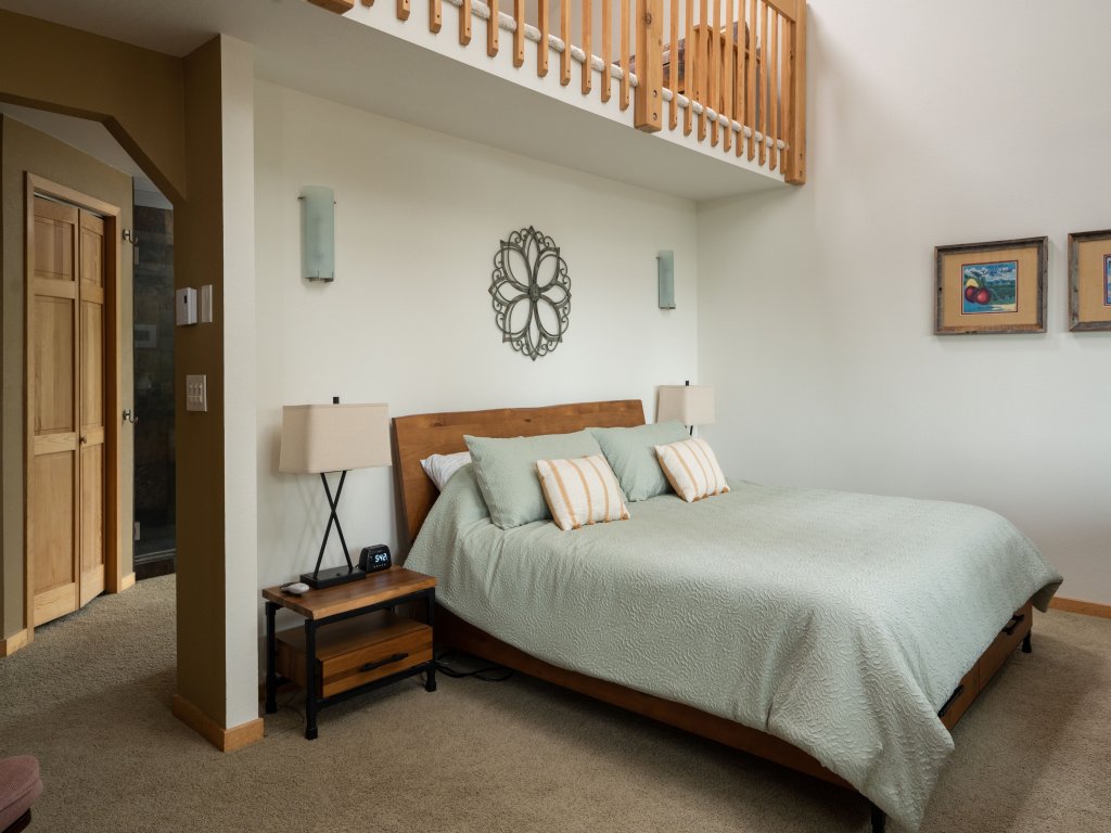 Lookout Lodge in Wondervu Vacation Rental in Colorado - RedAwning