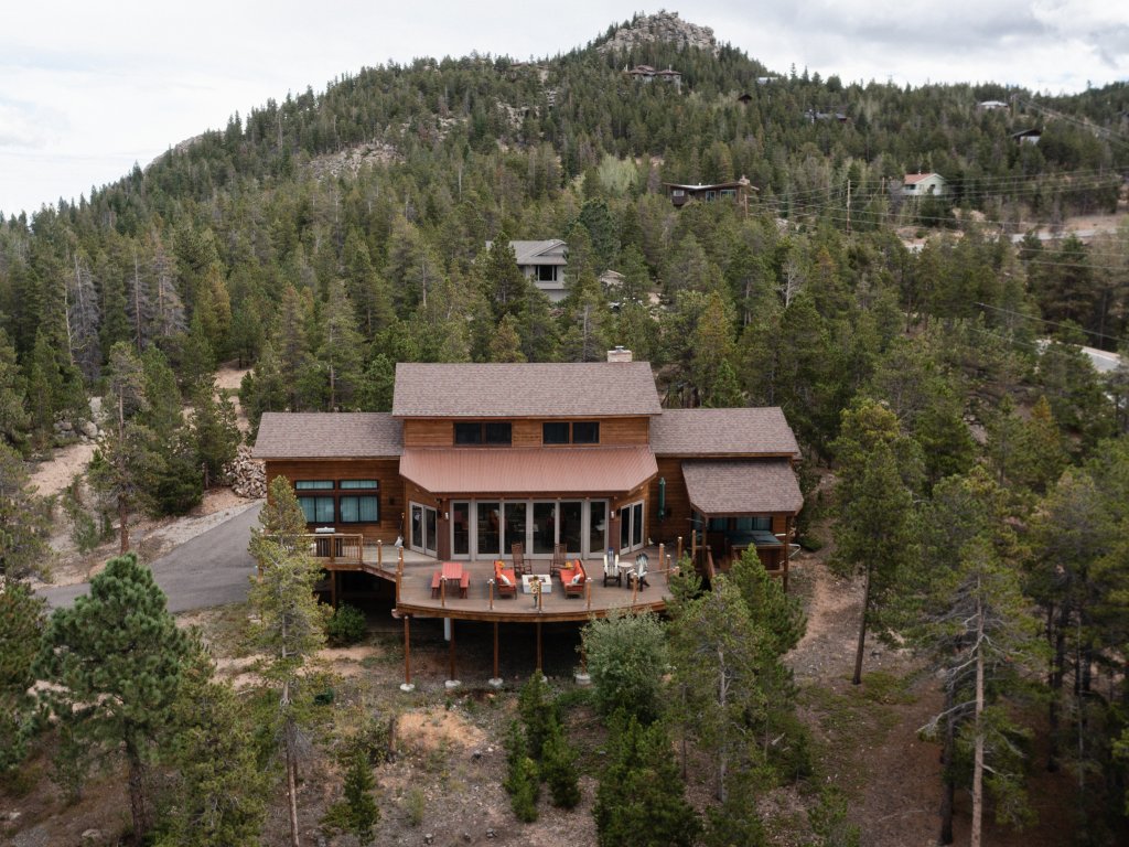 Lookout Lodge in Wondervu Vacation Rental in Colorado - RedAwning