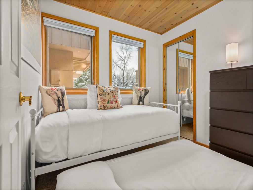 Central Aspen Condo Walk to Gondola & Ruby Park - LC5 Vacation Rental in Aspen - RedAwning