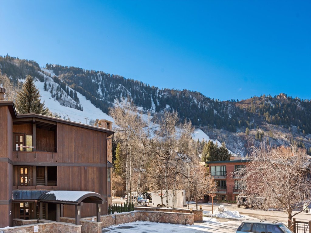 Central Aspen Condo Walk to Gondola & Ruby Park - LC5 Vacation Rental in Aspen - RedAwning