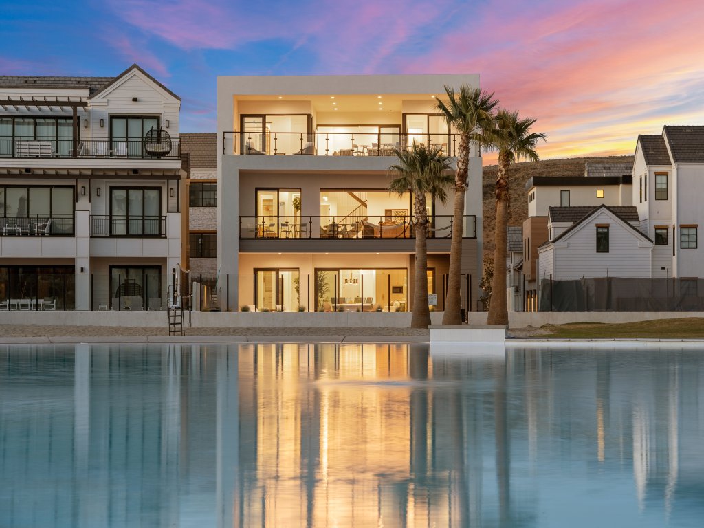 Modern Lagoon Vacation Rental in St. George - RedAwning