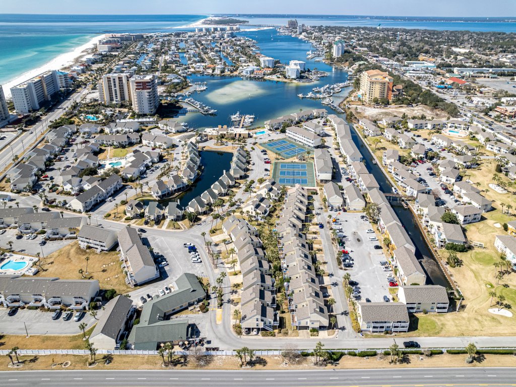 Sandpiper Cove 1086 Vacation Rental in Destin - RedAwning