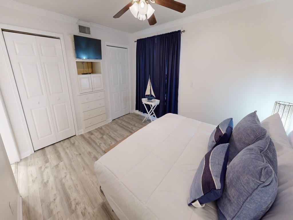 Sandpiper Cove 1086 Vacation Rental in Destin - RedAwning