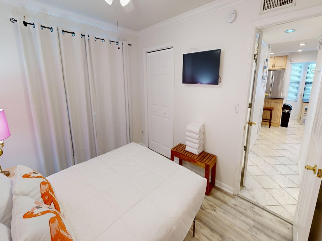 Sandpiper Cove 1086 Vacation Rental in Destin - RedAwning