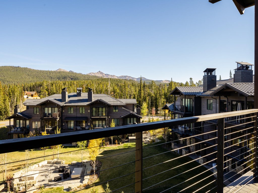 12 Wildwood Vacation Rental in Big Sky - RedAwning